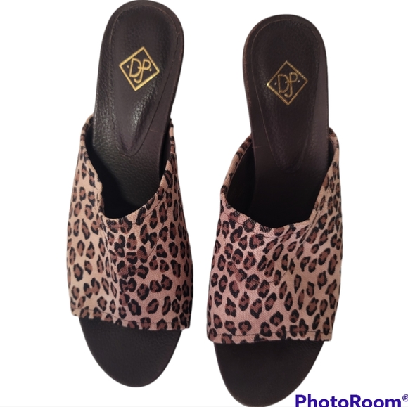 Donald J. Pliner 7.5 - Picture 1 of 4